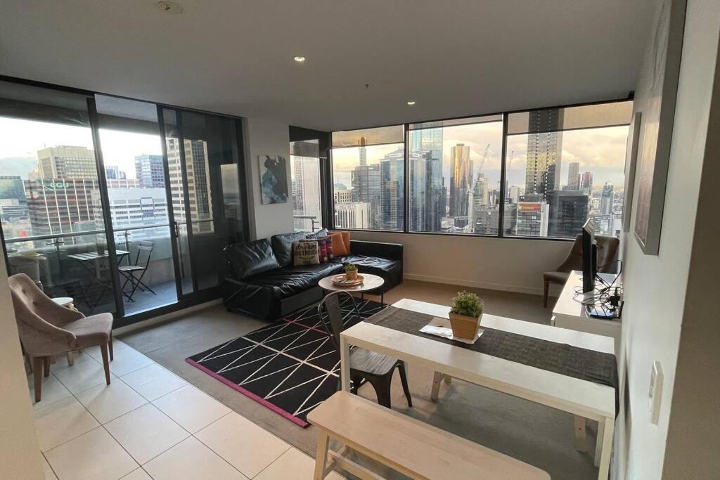 Nest On 639 Lonsdale St Apartment