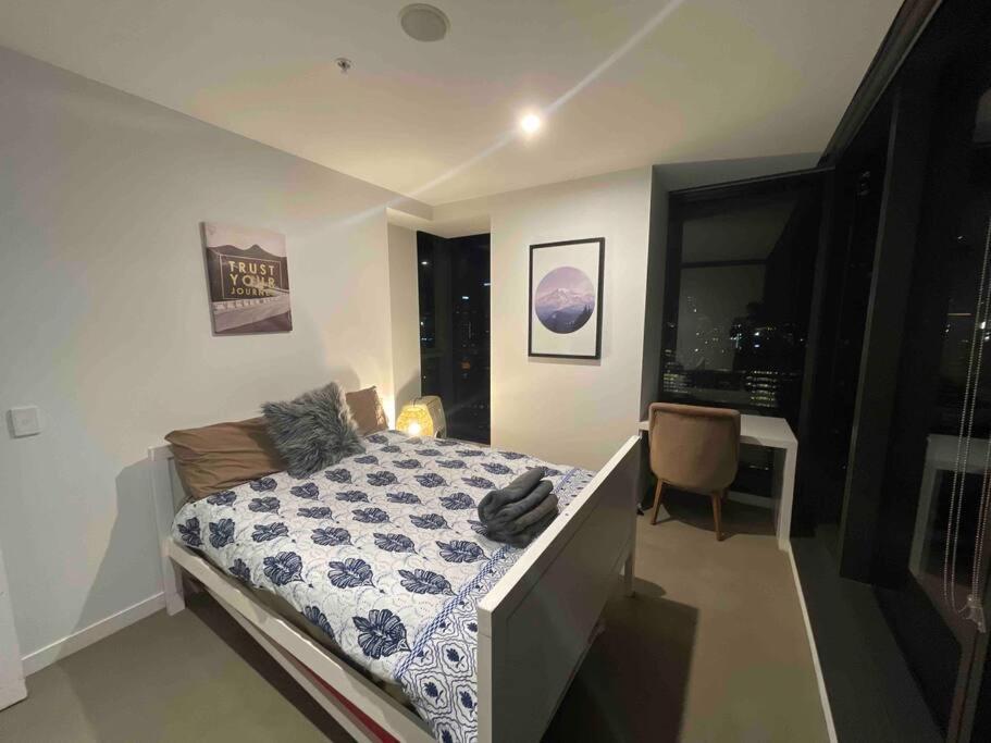 Nest On 639 Lonsdale St Apartment